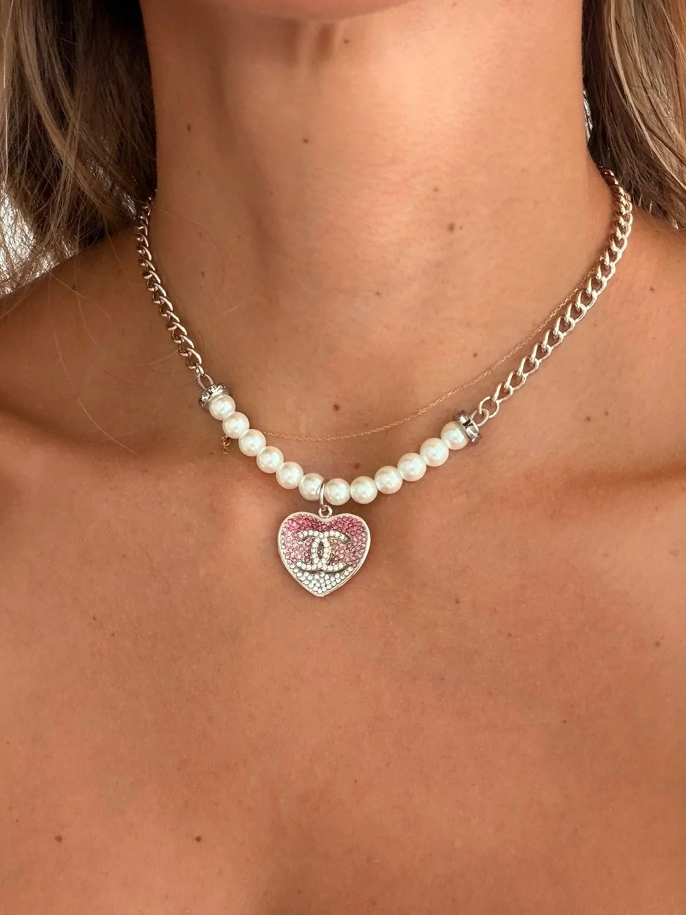 💗CHANEL Pearl Necklace with Pink Crystal Heart Pendant🤍